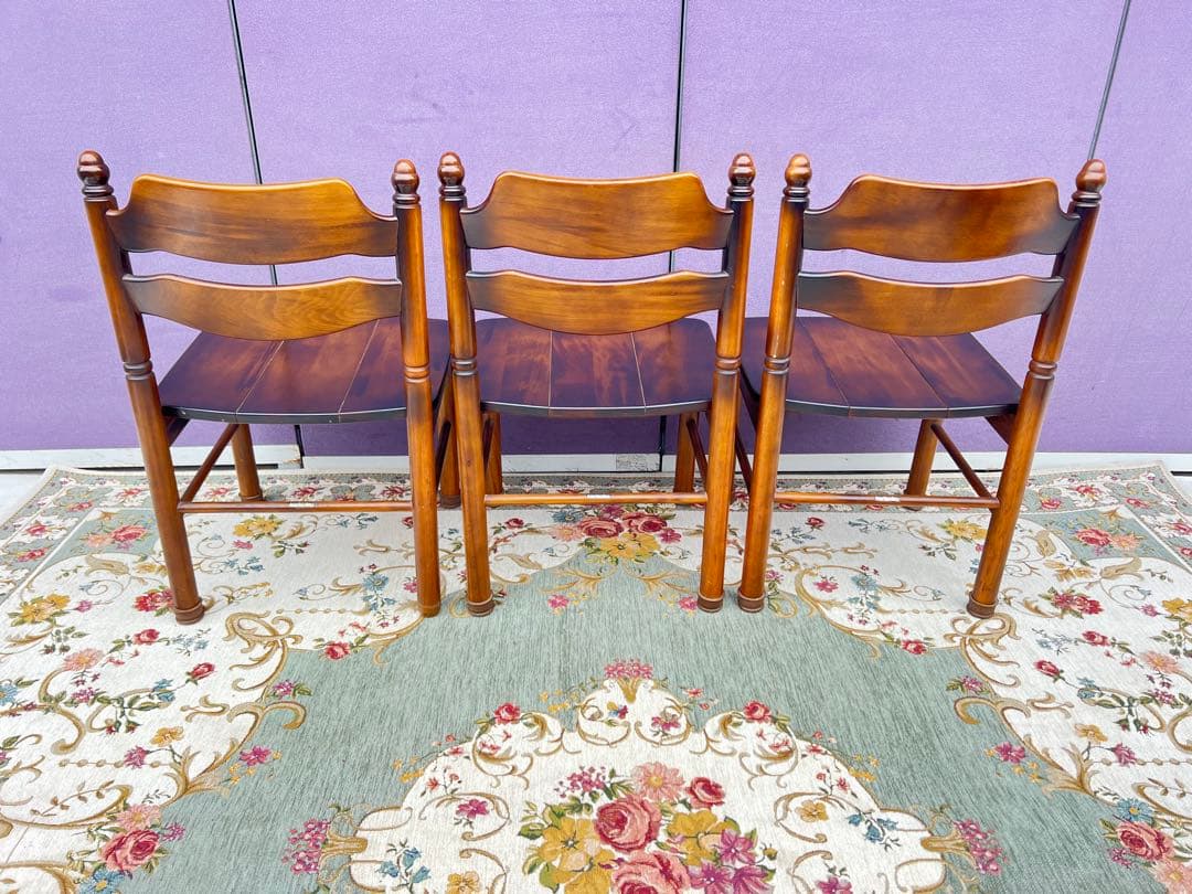 オールドカリモクコロニアルダイニングテーブルと椅子、馬車の彫刻入り