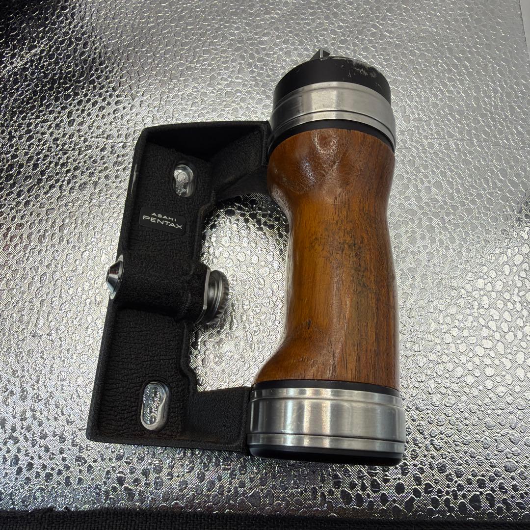 と*ー様 Pentax 6X7 ブラック ボディ ウッドハンドル付き