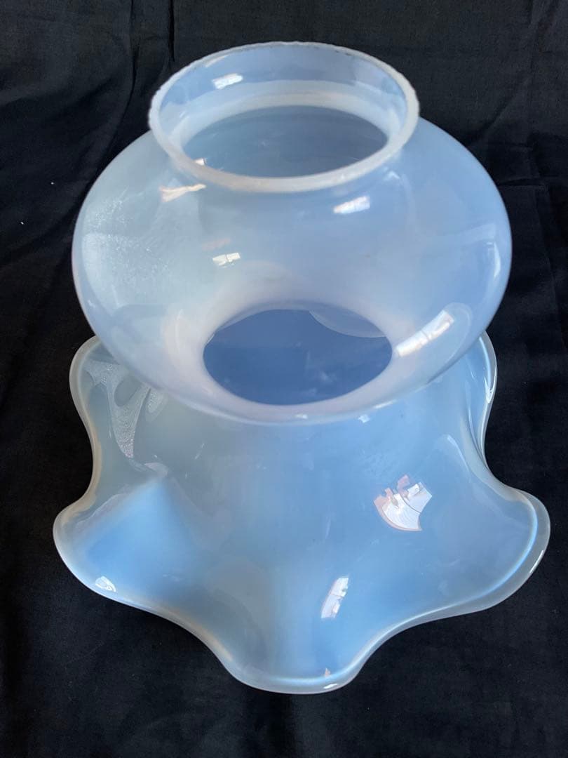 古いフランス製「美しいオパールセントガラスのランプシェード