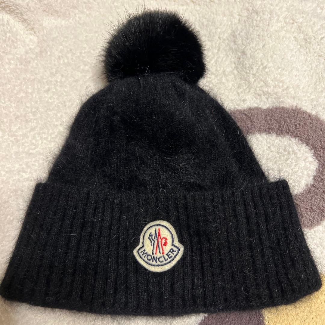 モンクレールブラック ニット帽 ファー付き