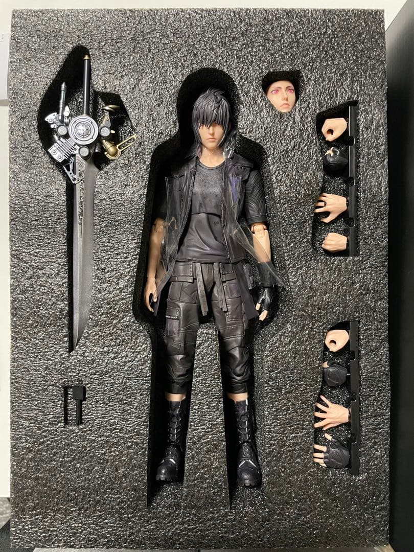 ファイナルファンタジーXV ノクティス フィギュアPLAYARTS真 - メルカリ