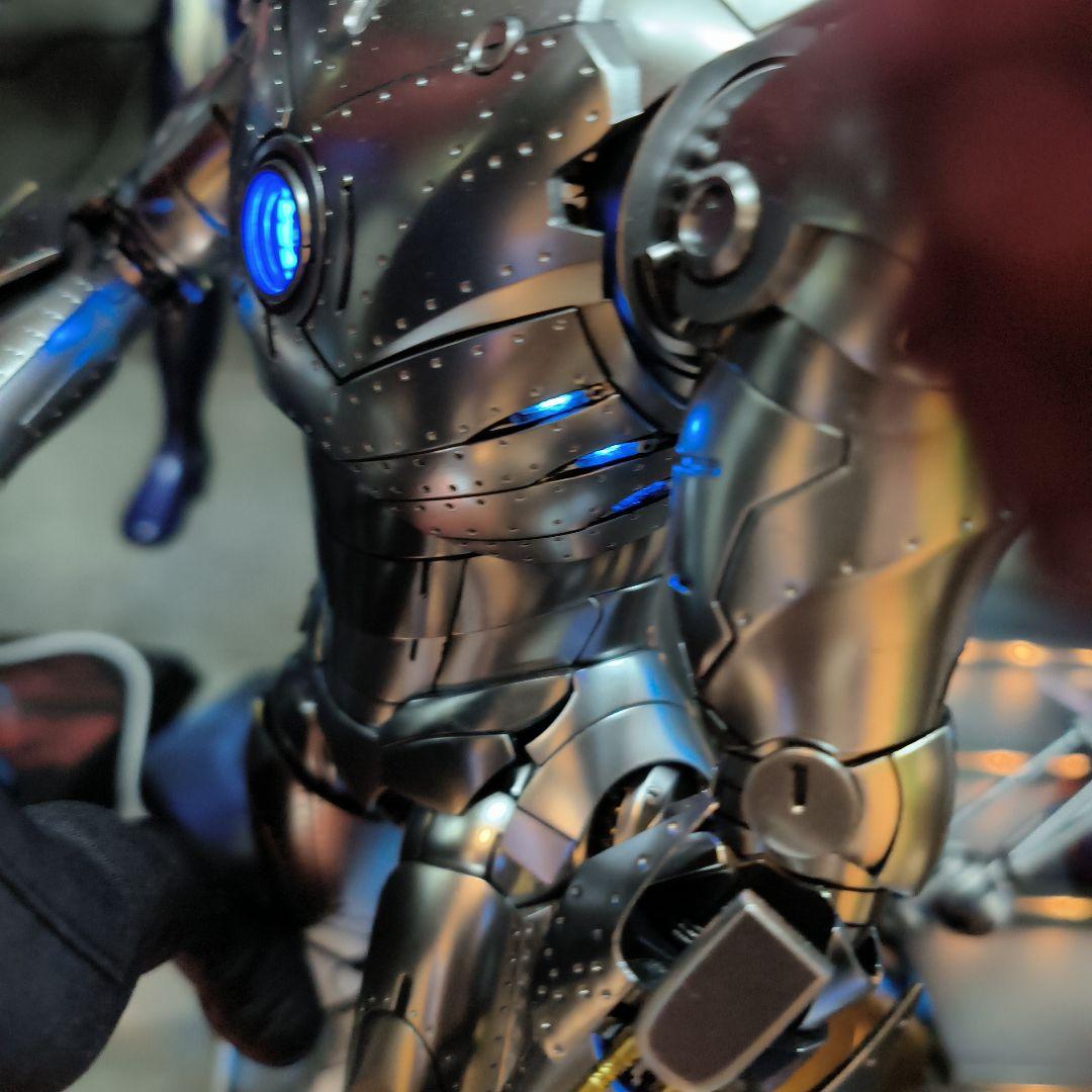 ホットトイズ アイアンマン マーク2 スペシャルエディション 点灯