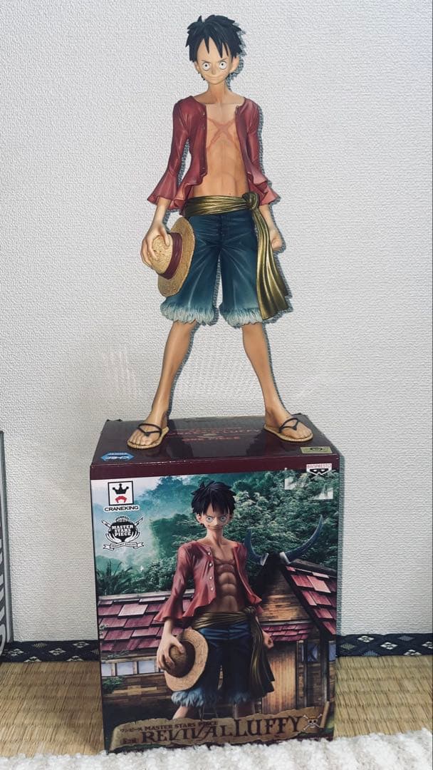 シャンクス REDシリーズ フィギュア 箱付き