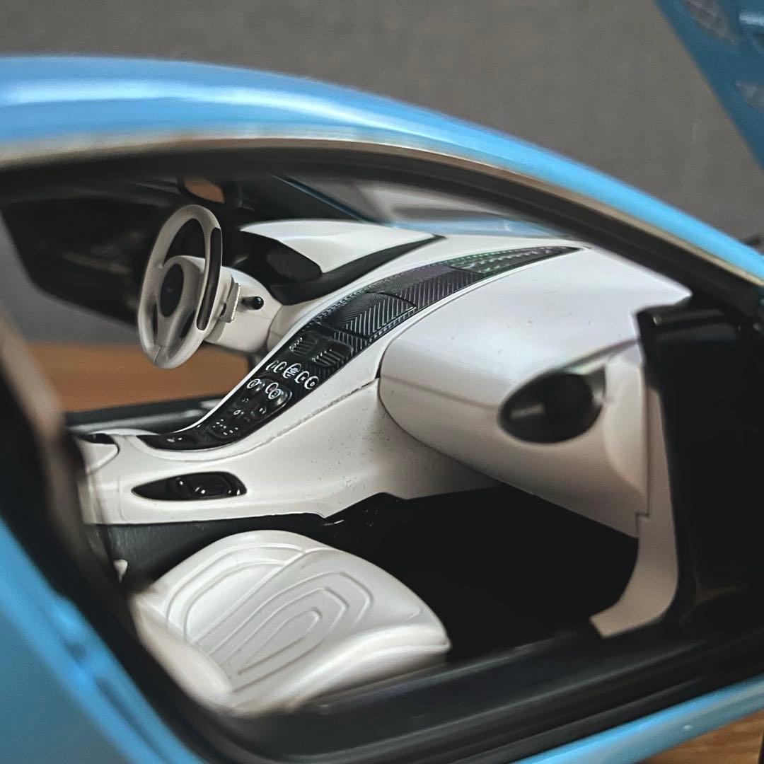 【ミニカー 美品】オートアート 1/18 アストンマーチン ONE-77