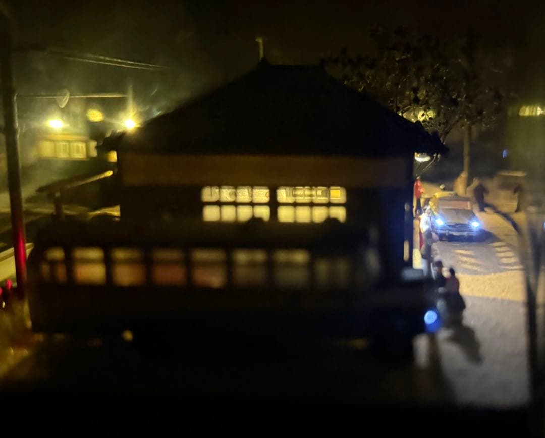 昭和をかもしだす懐かしの停車場、昼と夜の現風景、神戸梅田、レトロ夢の希少逸品。