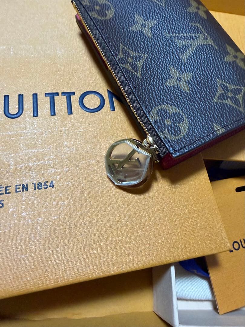 Louis Vuitton ルイヴィトン ポルトフォイユ・リサ