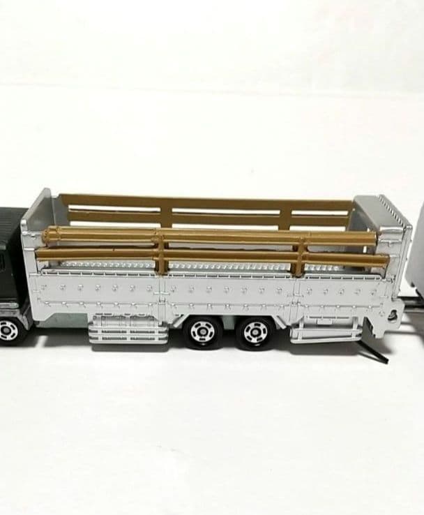 トミカ 改造 三菱ふそう スーパーグレート 家畜運搬車 フルトレーラー