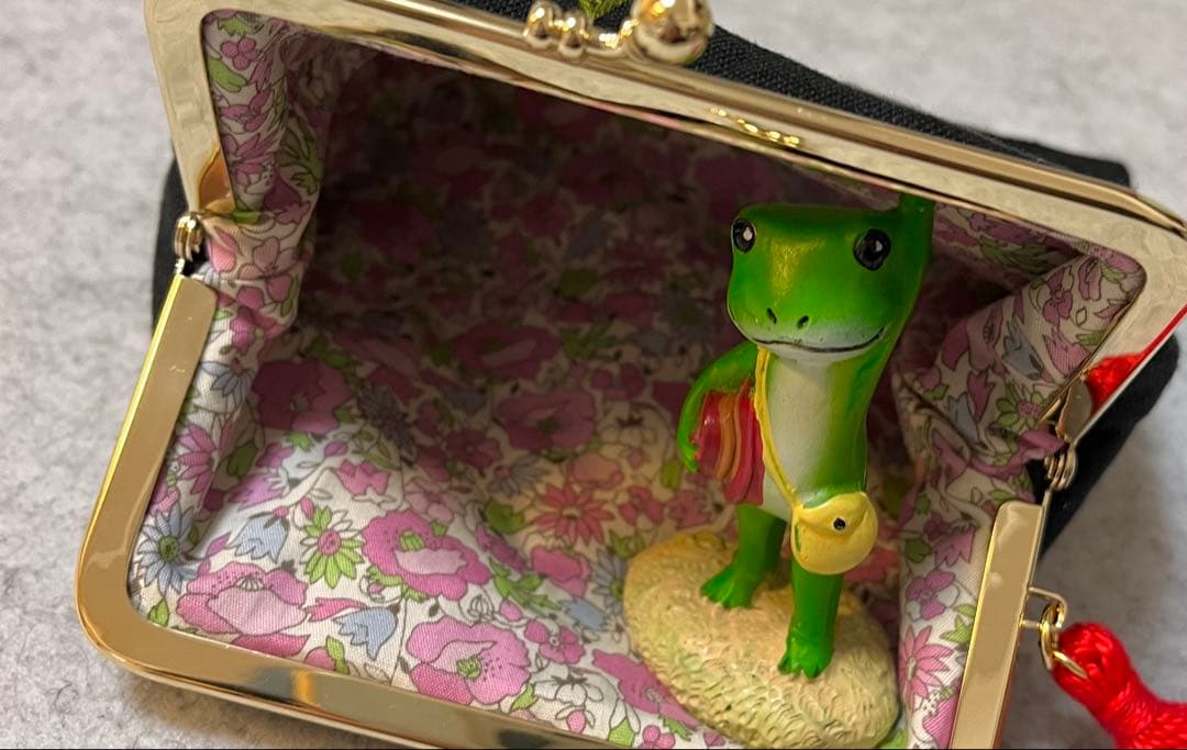 ハンドメイド　手刺繍　がま口ポーチ☆まっちゃんだよです