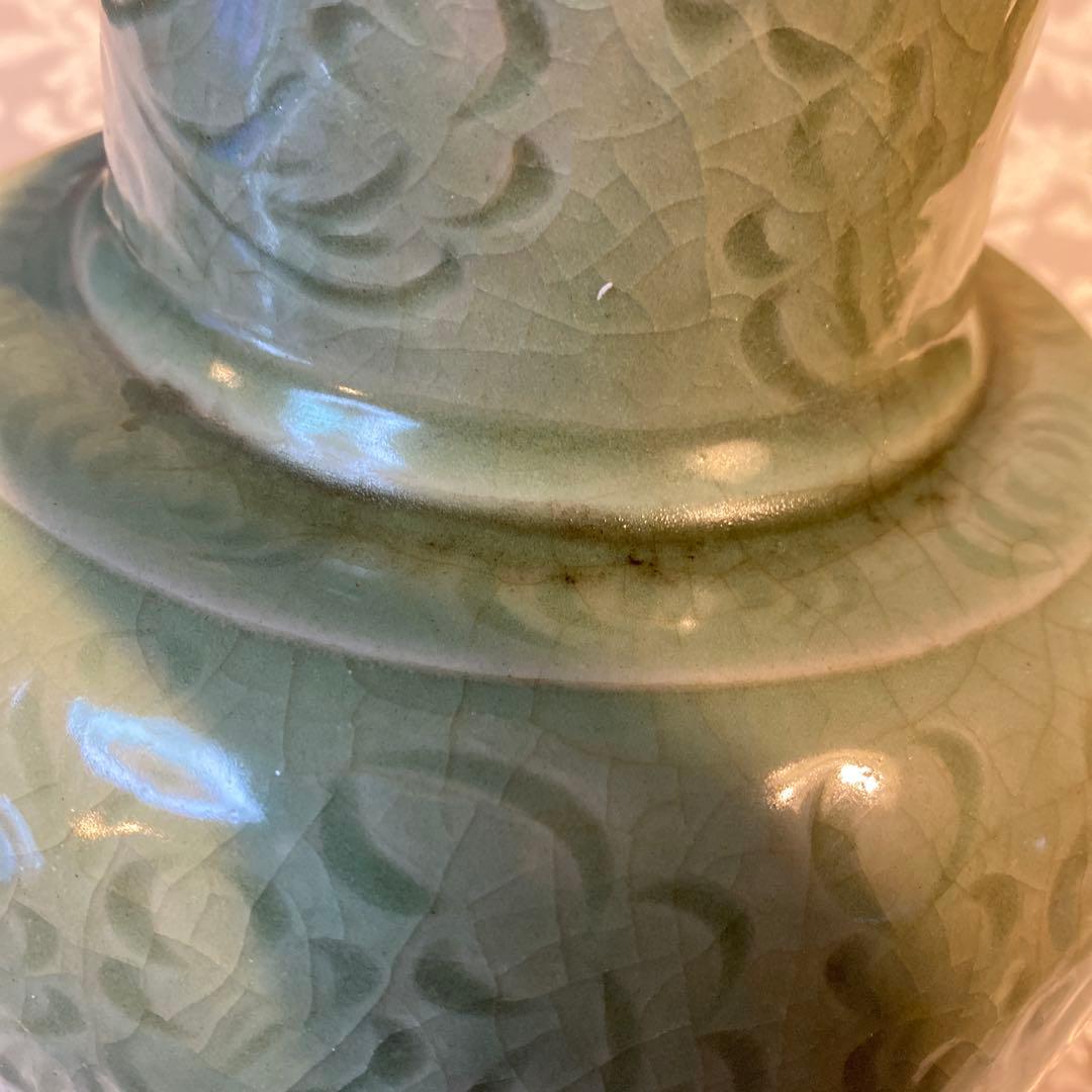 専用 中国古玩 陰刻草花文青磁花瓶