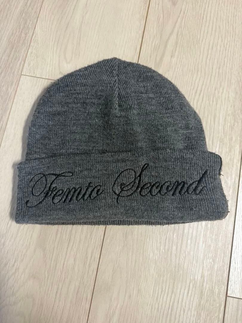 と*ろ様 UVERworld グッズ TAKUYA∞着用 グレー ニット帽 刺繍 - メルカリ