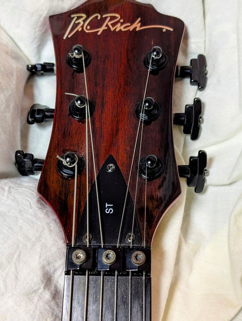 エレキギター　BC rich モッキンバード