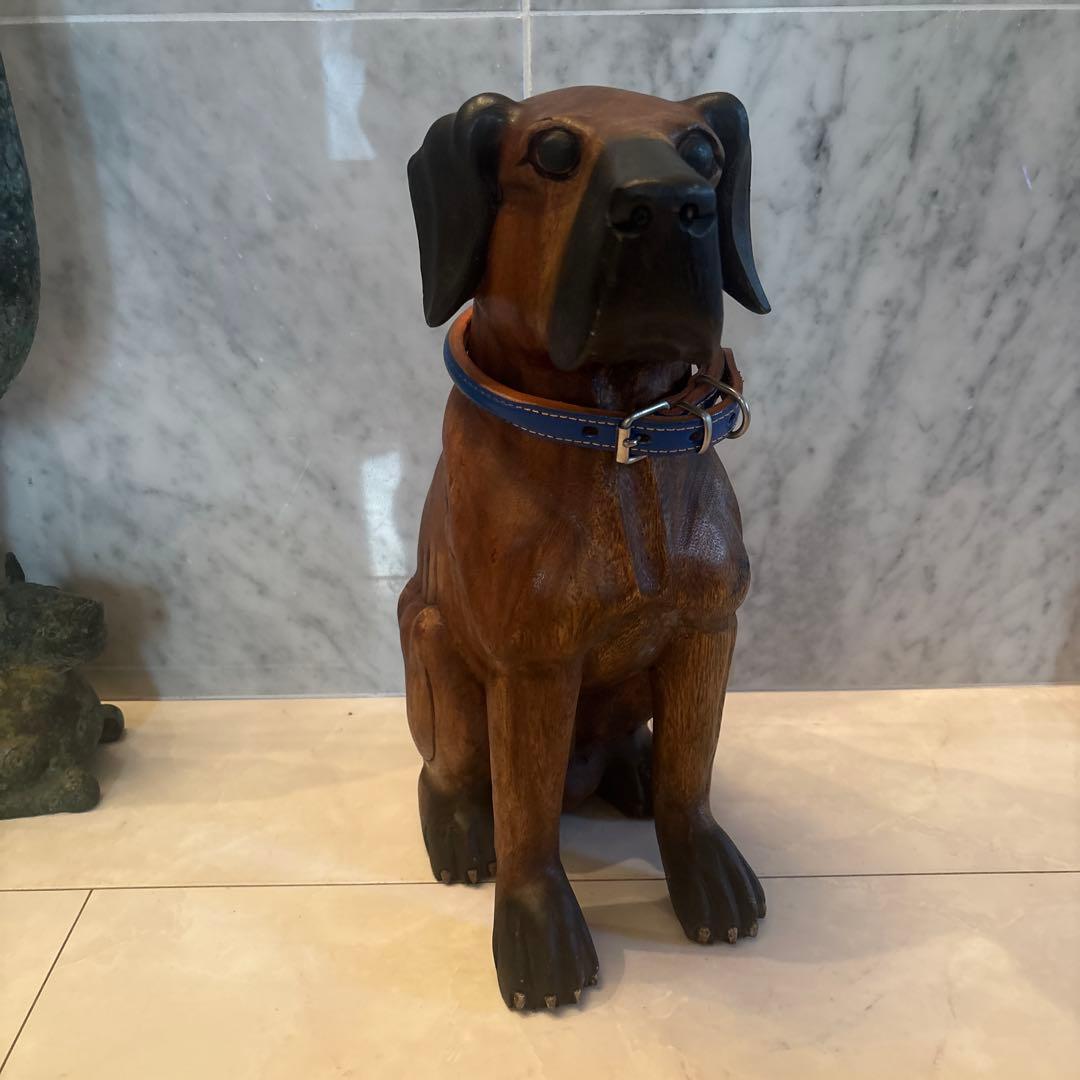 ヴィンテージ 可愛らしい瞳と威厳のある姿が素敵な一刀彫の犬の特大