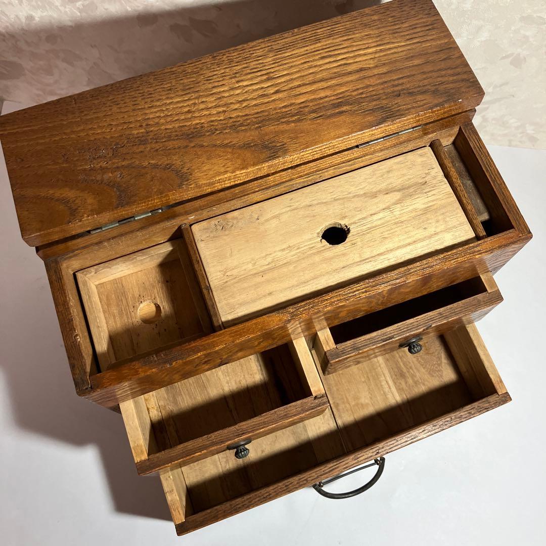 最小サイズの骨董時代物針箱（表面：欅、内側：桐）