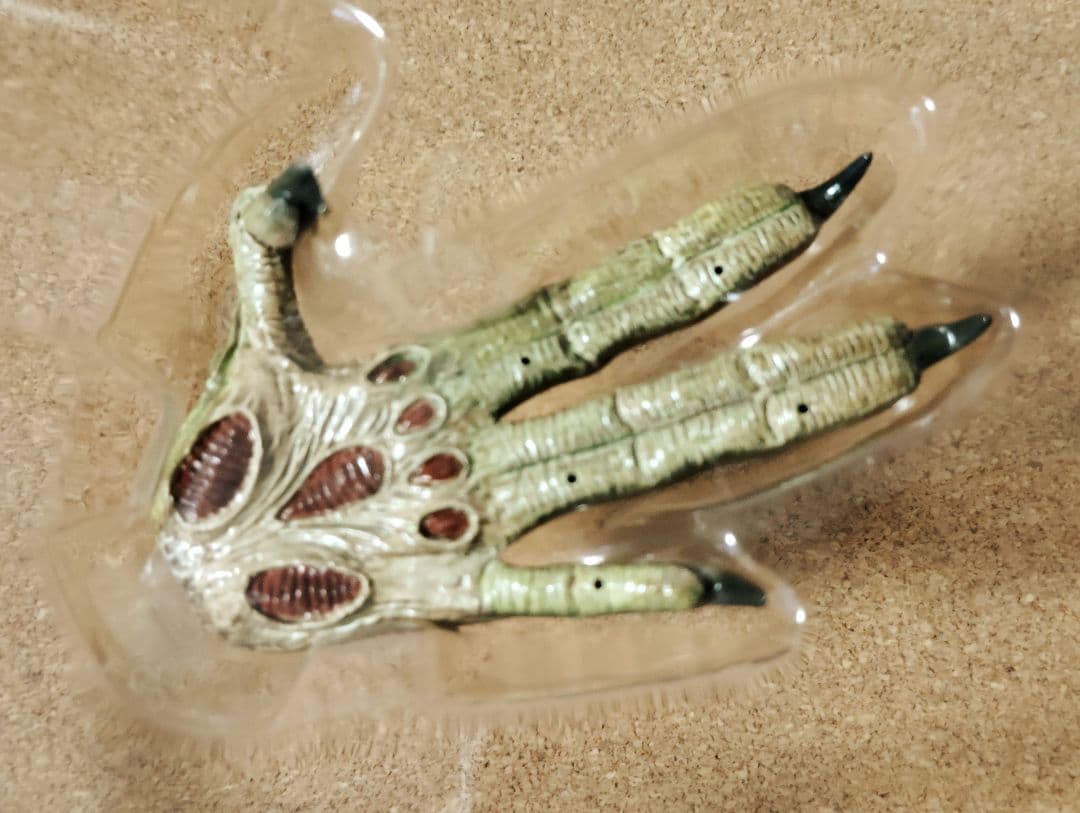 2008.HOTTOYS.MM#074“AVP2 Predalien”