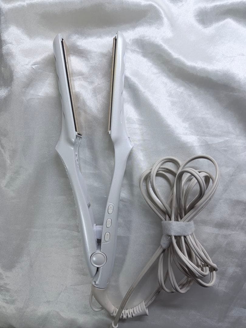 絹女　kinujo ストレートヘアアイロン　白 絹女 ～KINUJO～｜うるツヤ髪へ。KINUJOストレートアイロンのフラッグ