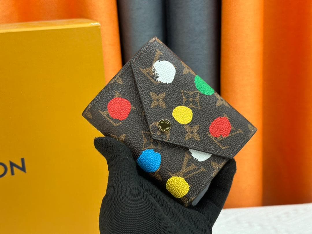 Louis Vuitton 三つ折り財布 マルチカラー - メルカリ