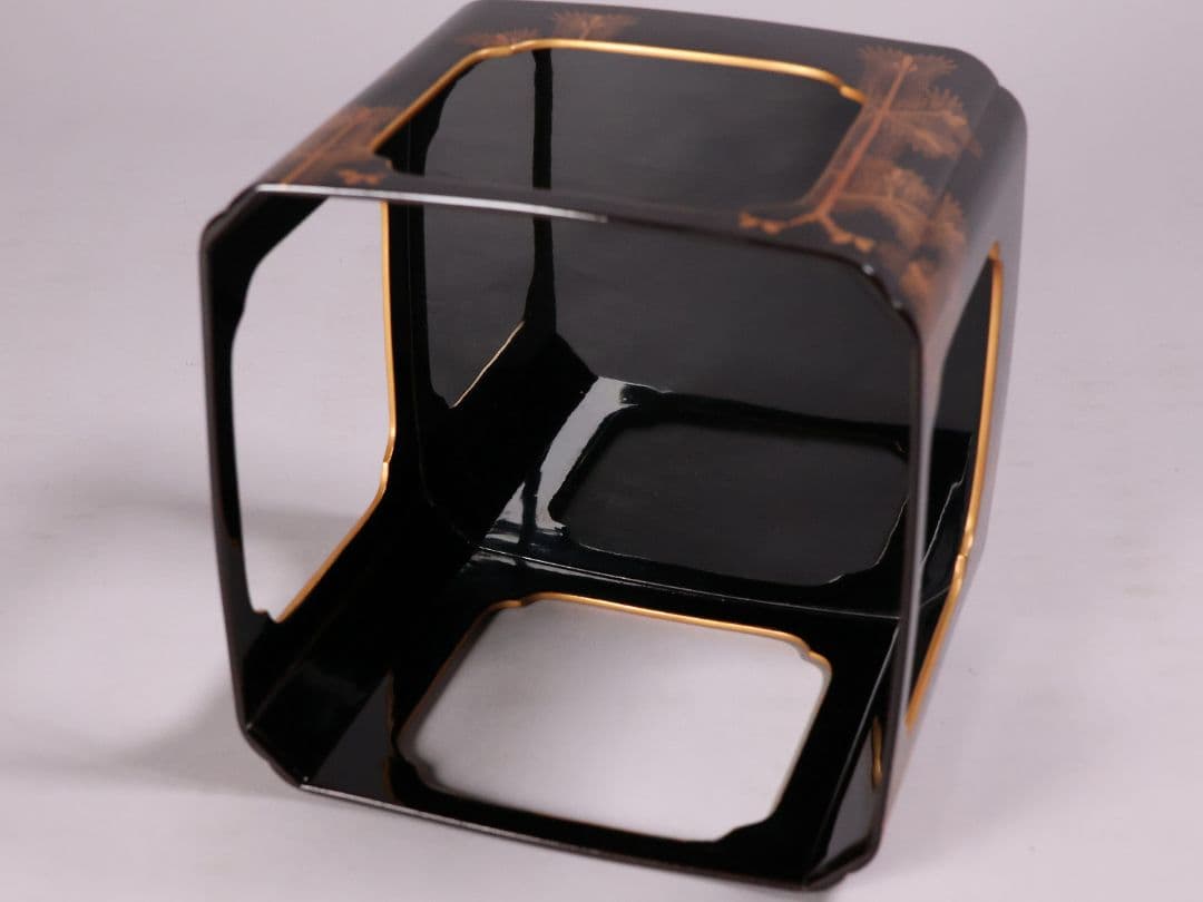 古い木製漆器 鶴図 金蒔絵 朱塗三ッ盃 盃台 天然木 日の出 杯 【MA619】