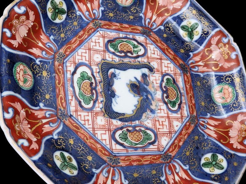 大聖寺伊万里 金襴手 菊花四方襷紋に団龍紋の図 7寸皿 607AS-DAg