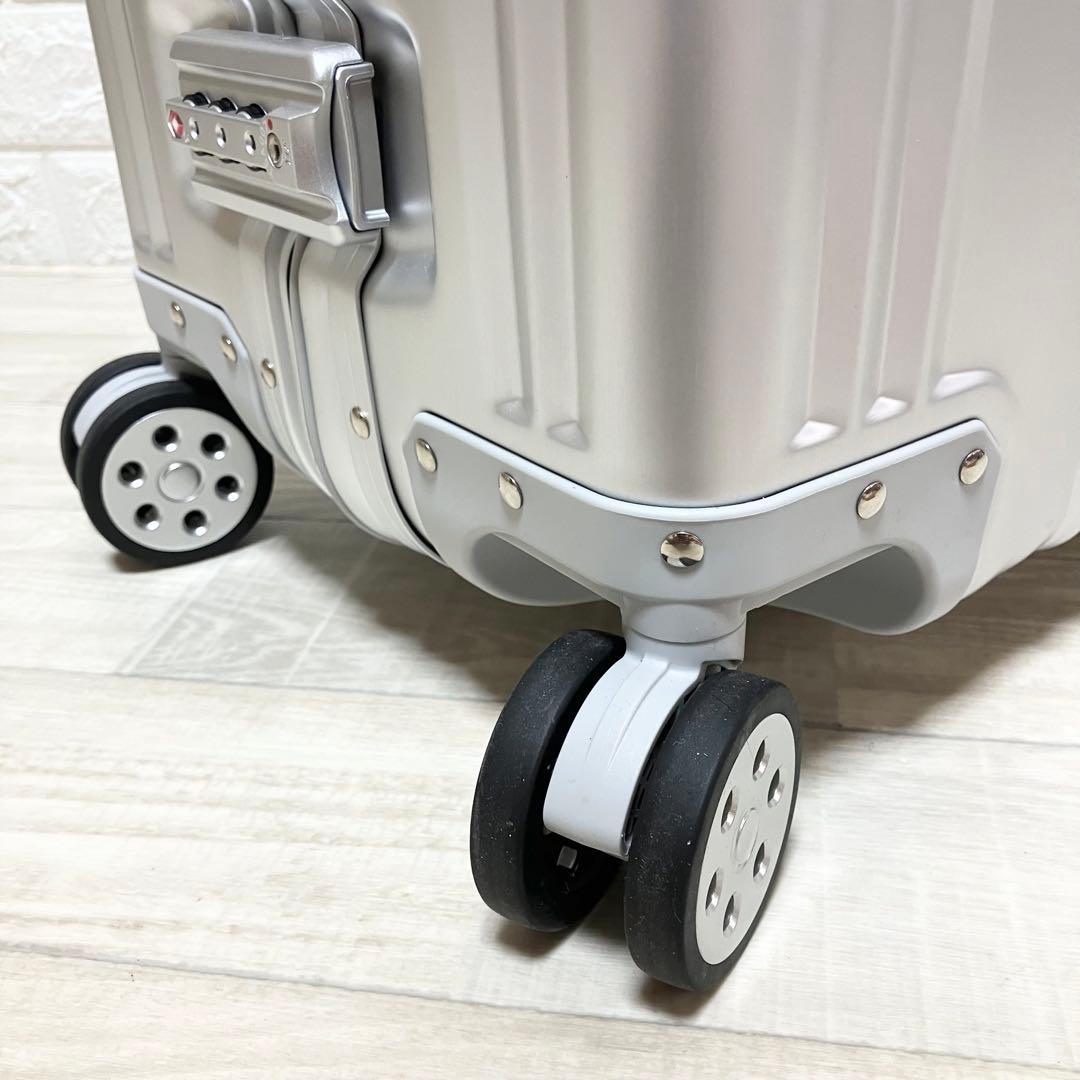 極美品 メルセデスベンツ アルミスーツケース 65L 非売品