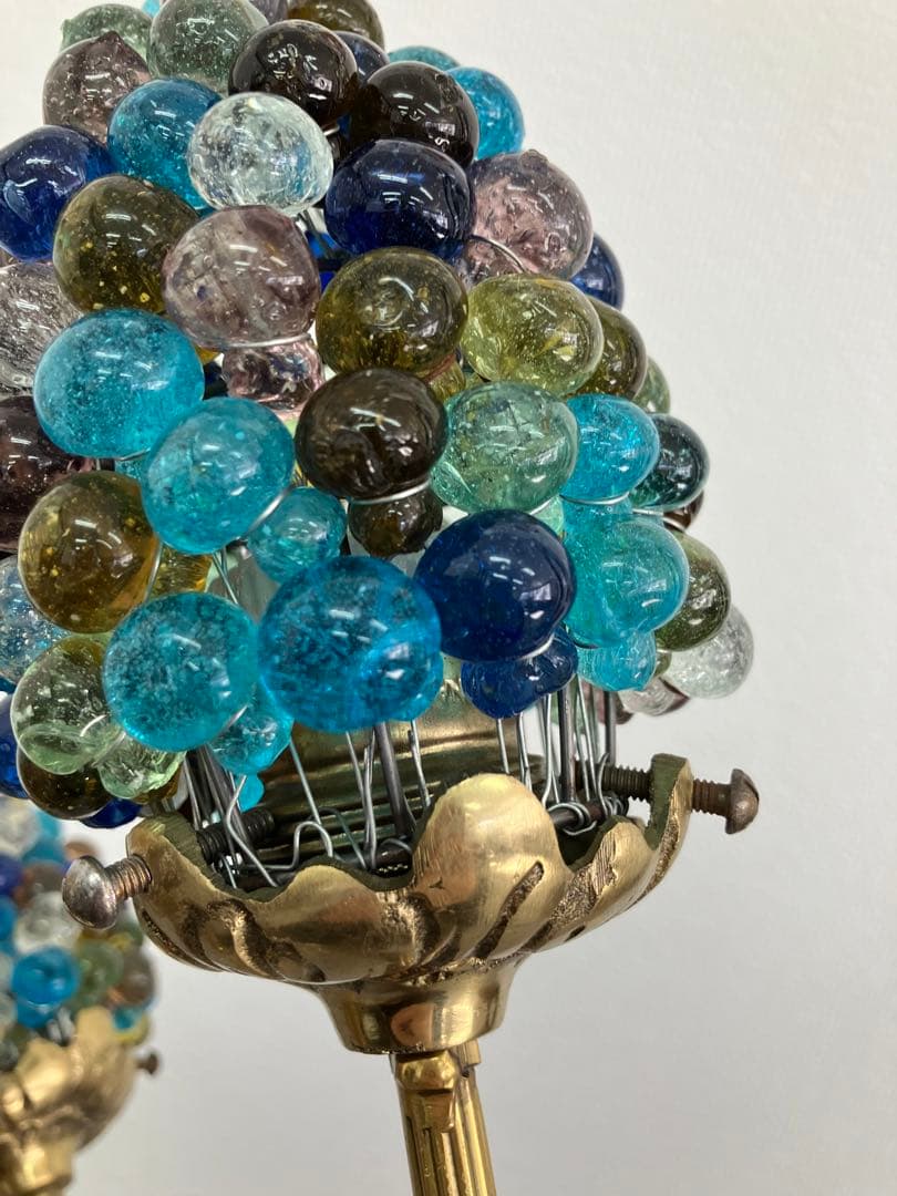 アンティークな壁掛照明器具　2灯　ガラス製ビー玉風シェード　お洒落な玄関照明葡萄