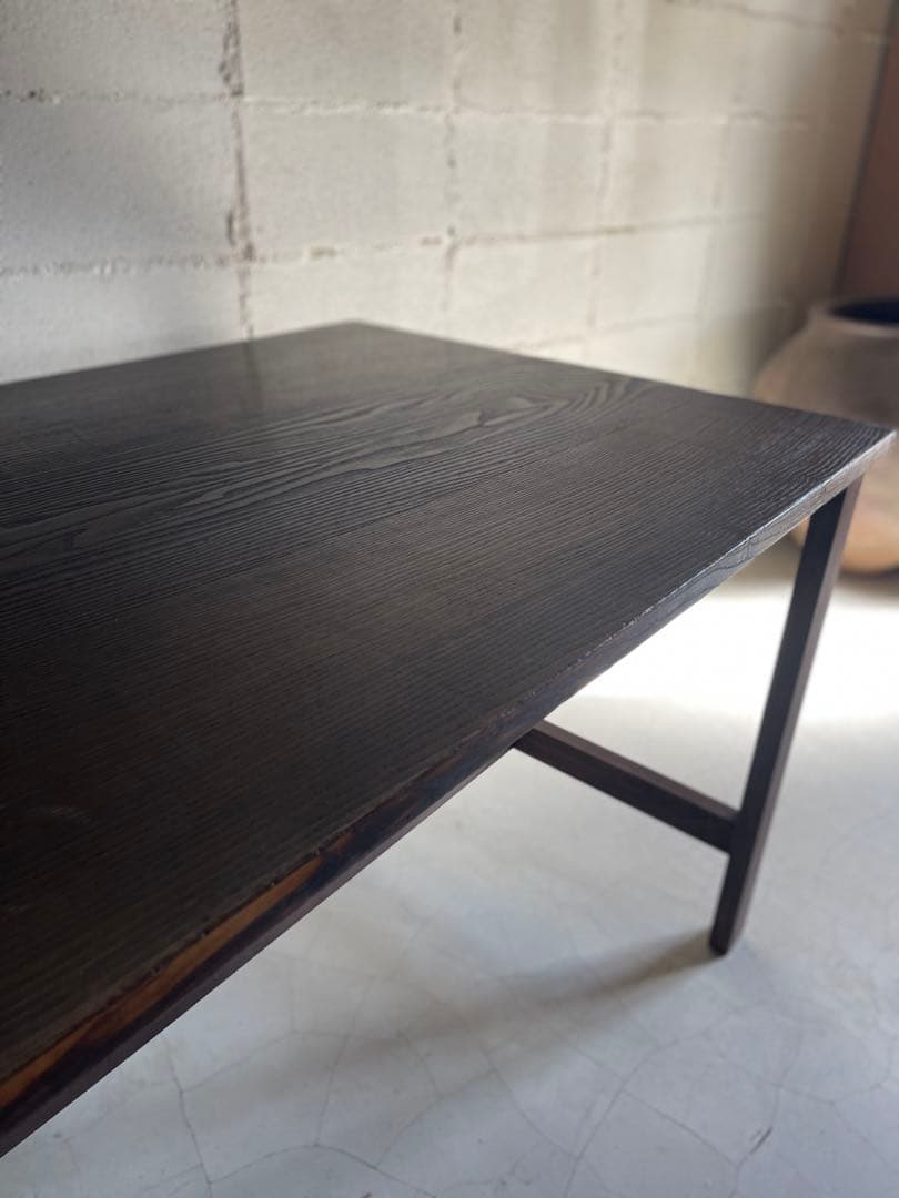 杉浮造り　ダイニングテーブル　作業台　展示台　什器　天板無垢材　濃茶色