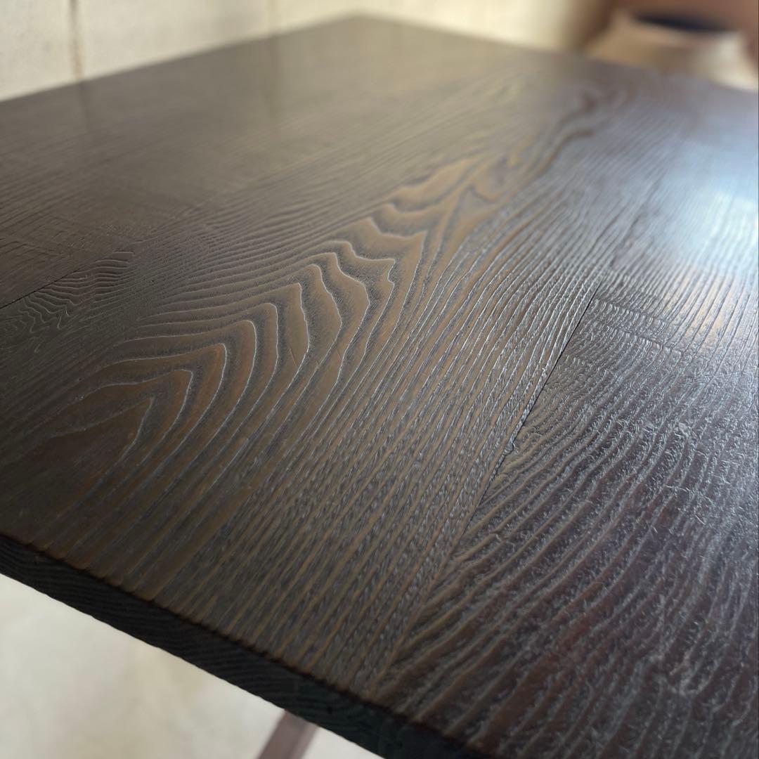 杉浮造り　ダイニングテーブル　作業台　展示台　什器　天板無垢材　濃茶色