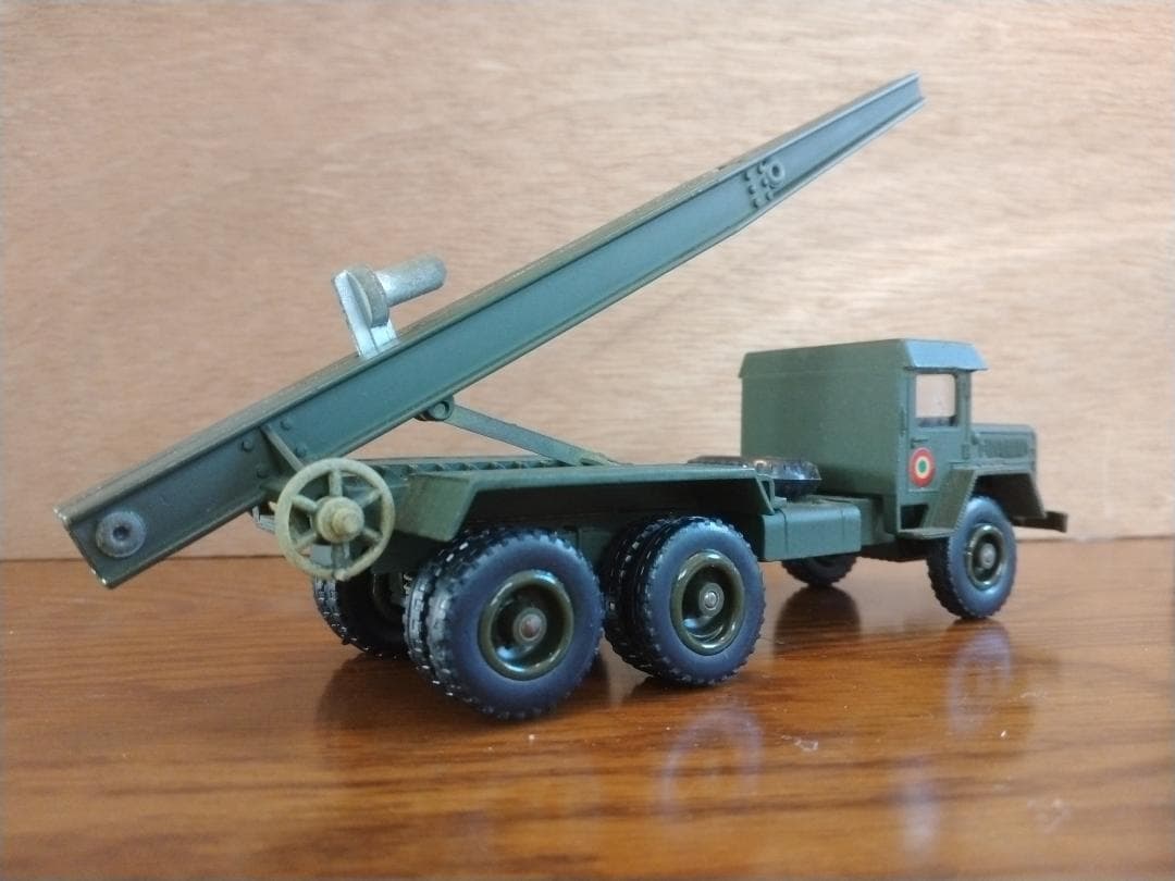 SOLIDOロケットランチャー軍用トラック201