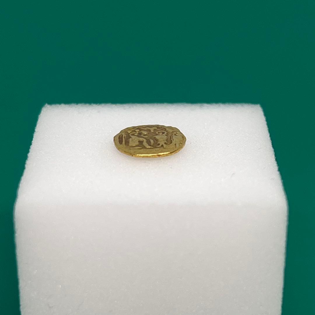 ファナム金貨 チョーラ朝 ラージャラージャ1世 約0.54g No.2086 - メルカリ