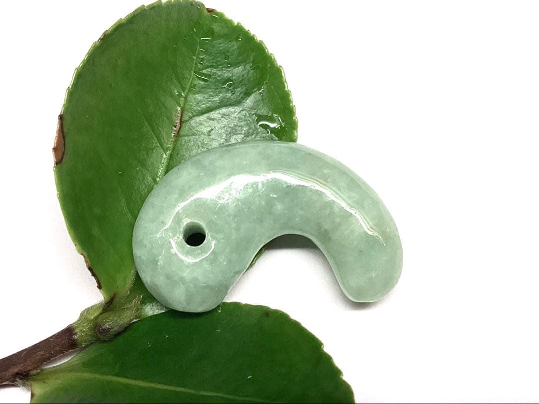 ✳摩訶不思議なパワー 糸魚川翡翠勾玉*本物硬玉 守護石をお