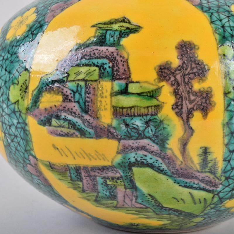 中国　世錦堂製　黄地粉彩　山水文　天球瓶　M　R8913