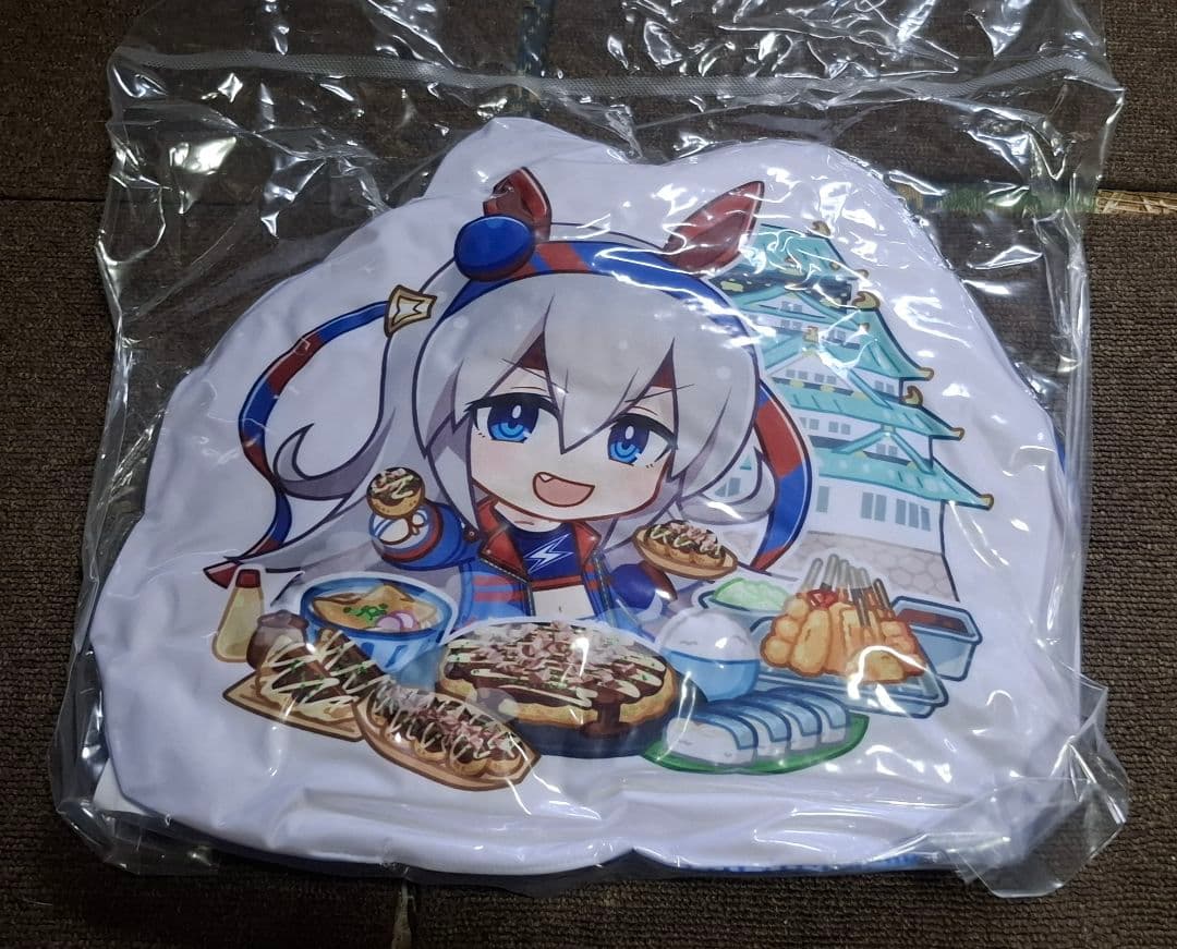 ウマ娘 公式応援タオル4枚とクッションとうちわとクリアファイル7枚とフィギュア