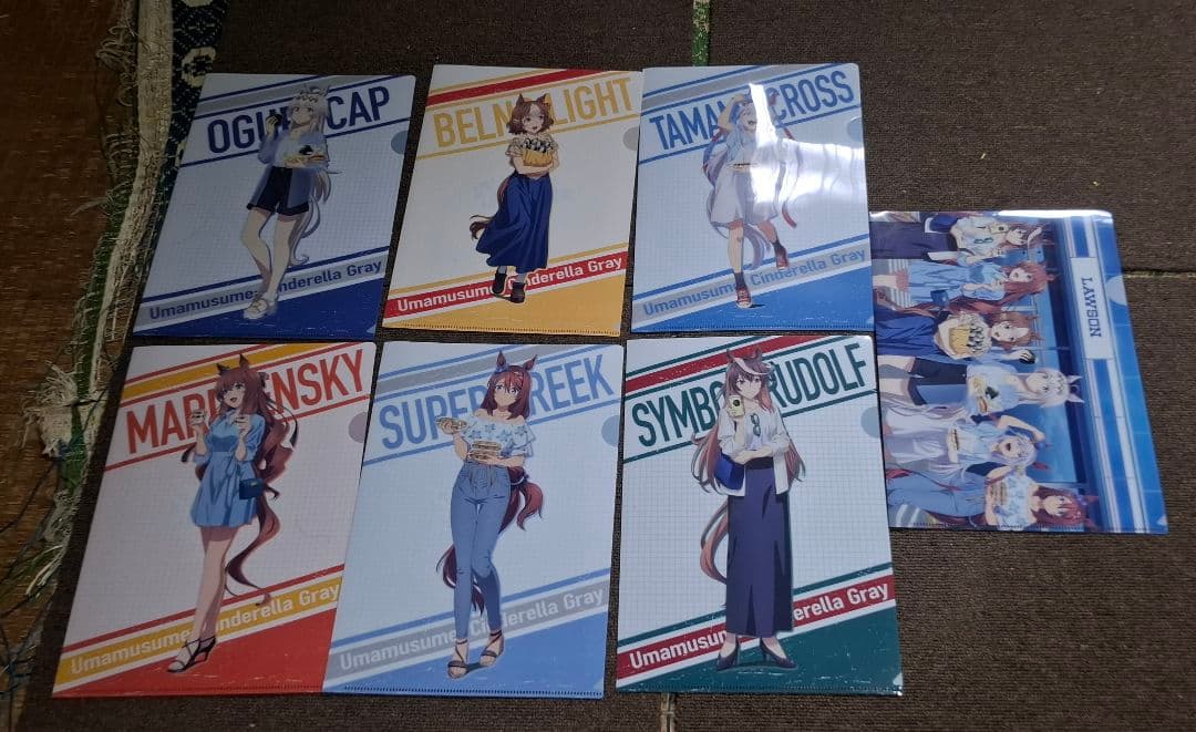 ウマ娘 公式応援タオル4枚とクッションとうちわとクリアファイル7枚とフィギュア