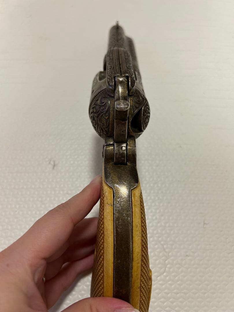 金属製リボルバー エンボス加工グリップ