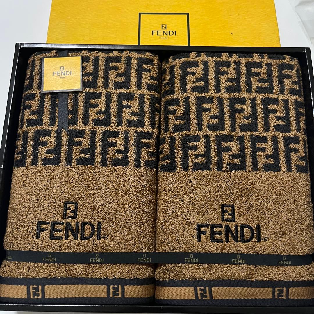 FENDI フェンディ バスタオル 2枚セット - メルカリ