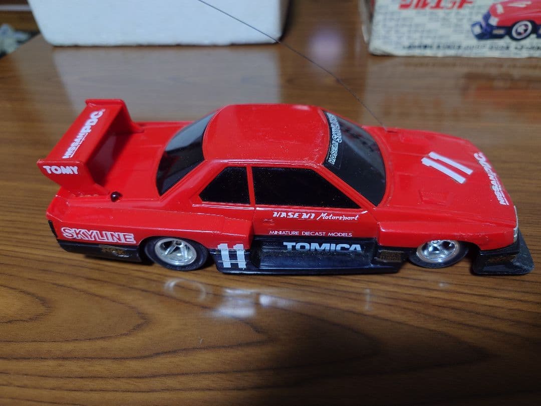 TOMY スカイラインシルエット ラジコンカー