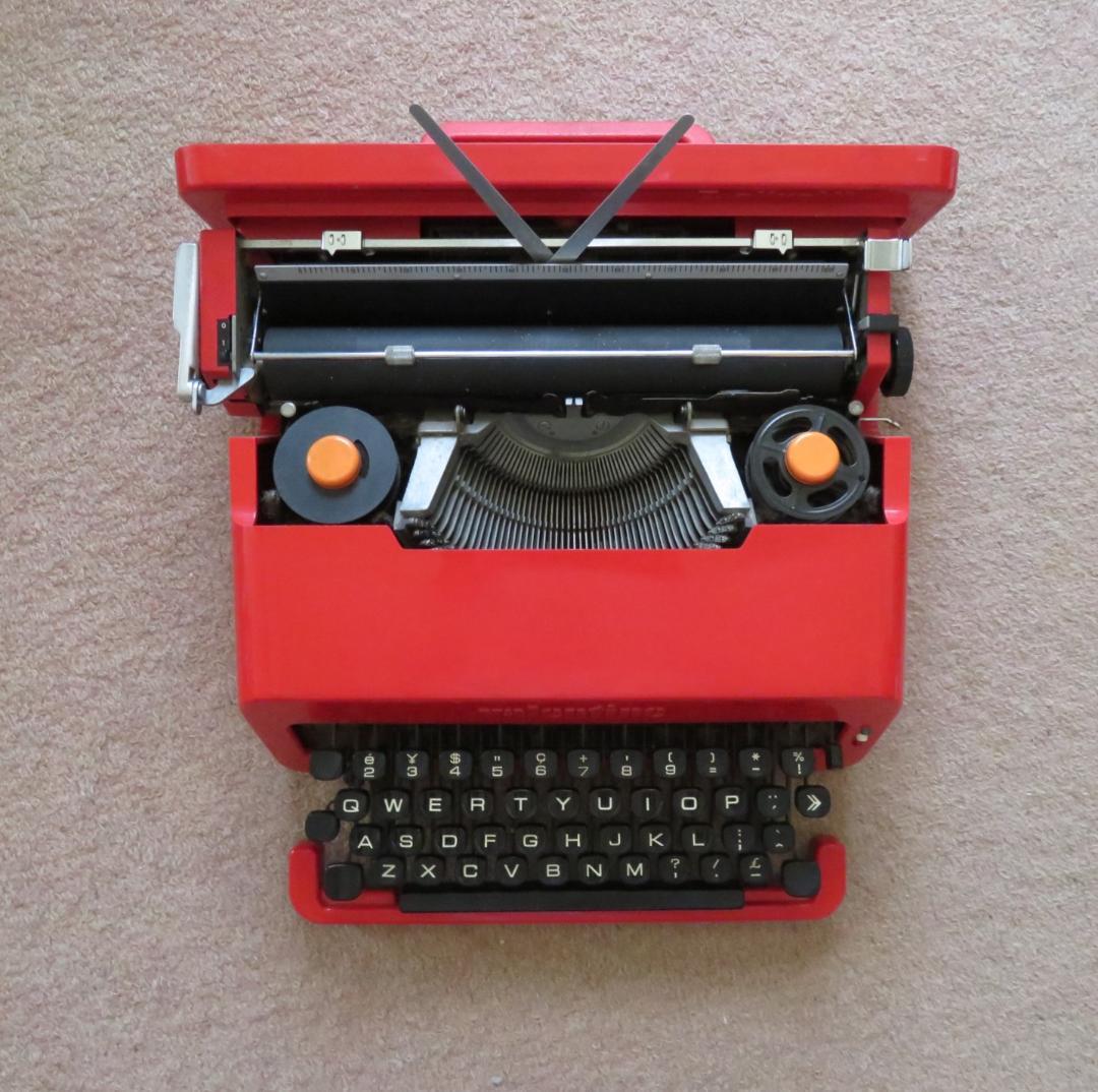 タイプライター オリベッティ バレンタイン フランス語対応 - メルカリ