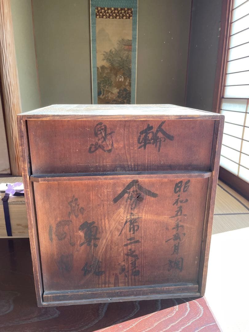 骨董品　希少　金箔装飾の黒漆塗り膳 収納箱付き