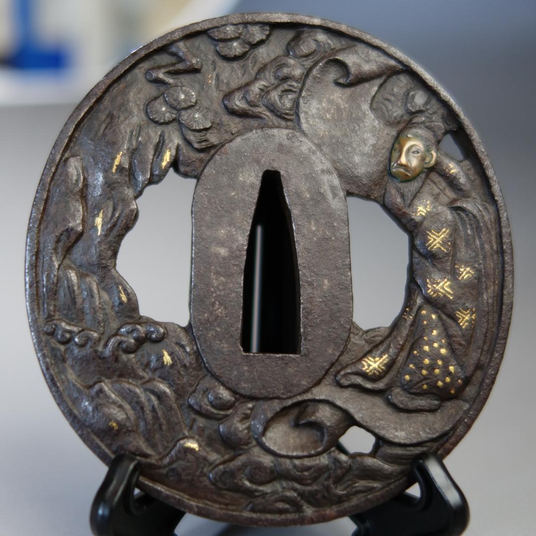 【 銅象嵌 岩窟賢人巻物図鍔 】 鍔 鐔 鉄地 刀装具 日本刀 武具 骨董