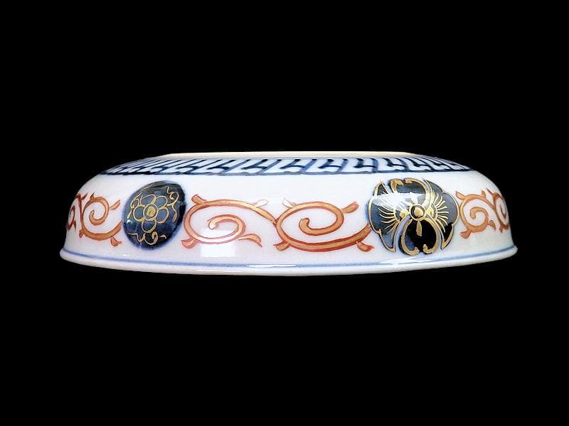 大聖寺伊万里 金襴手 菊花四方襷紋に丸紋の図 4寸皿