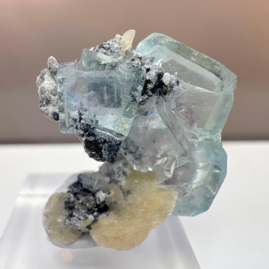 内モンゴル 銀都鉱山産 フローライト 原石 鉱物 標本 - メルカリ