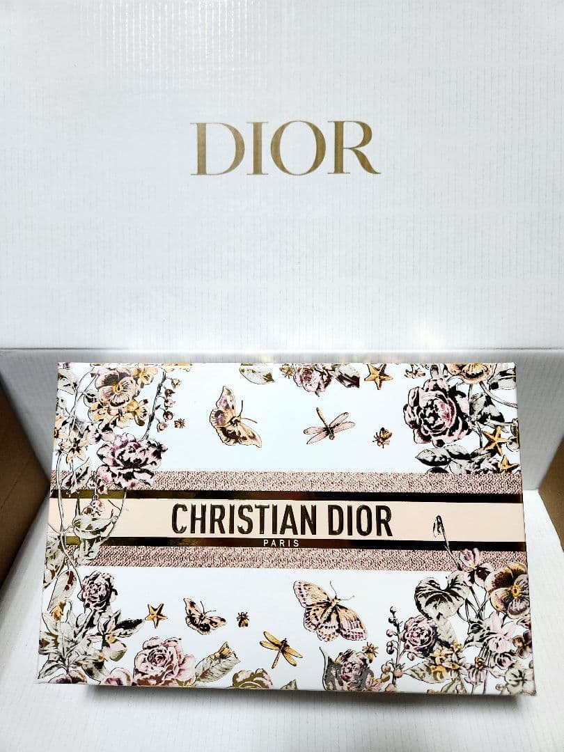 Dior　ディオール　ノベルティ　ポーチ　マザーズデイ　ギフトボックス付