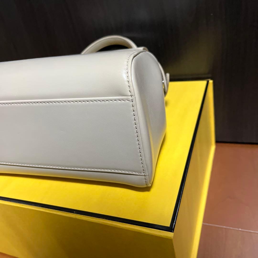 【美品】FENDI ピーカブー　ミニ　グレージュ　ナッパレザー