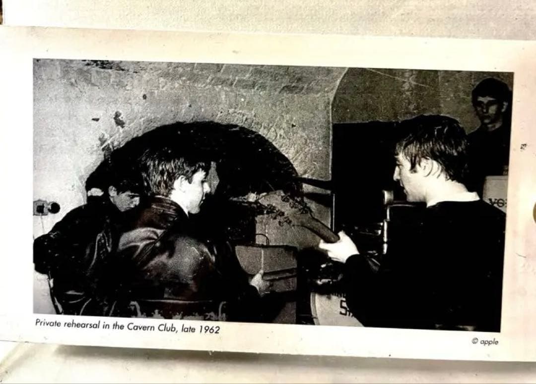 ビートルズ キャヴァーンクラブ LIVEハウス 解体レンガ5000分の1