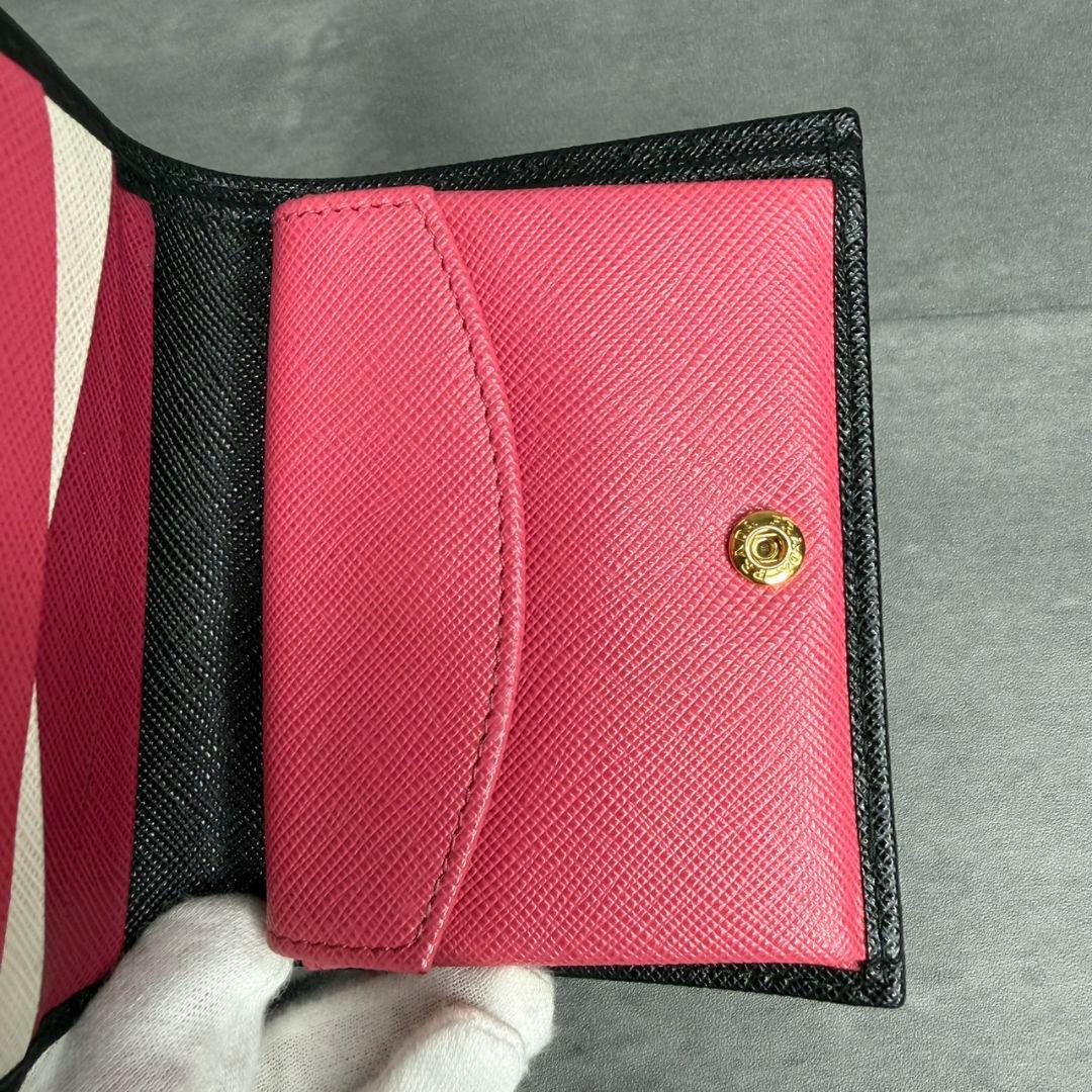 RFID搭載】PRADA サフィアーノレザー 二つ折り財布 マルチカラー 黒