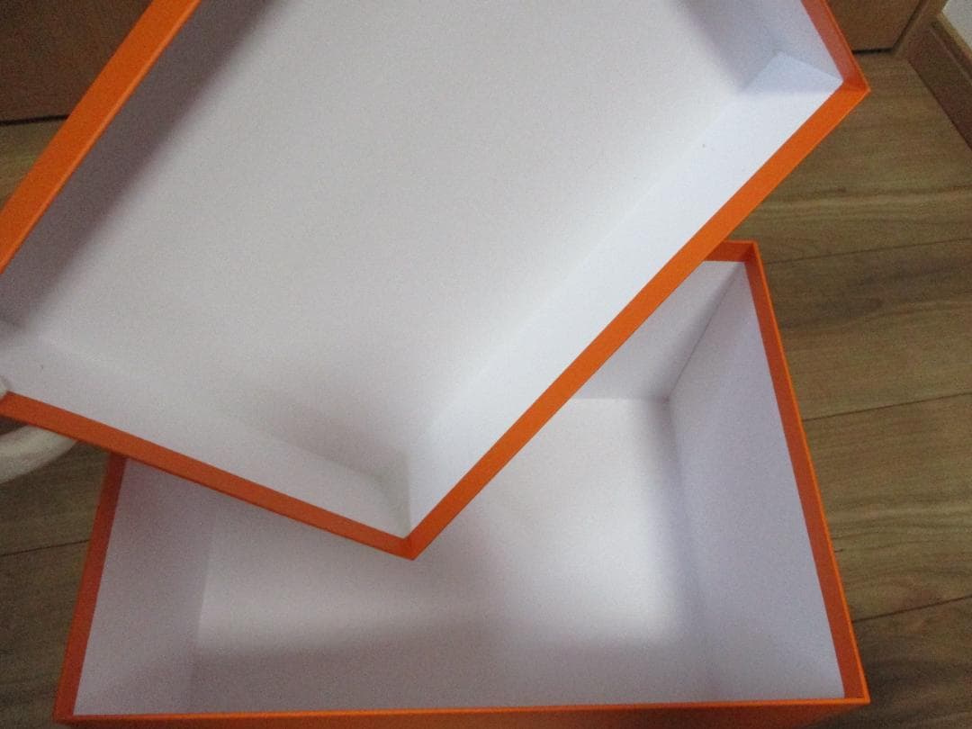 エルメス空箱 25.5cm x 34cm x 19.5cm(インザループ18) バッグ 《イン・