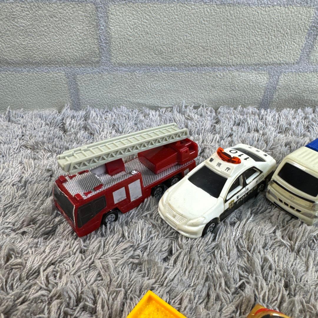 TOMICA トミカ トミー ミニカー 53台まとめ 消防車 救急車 パトカー