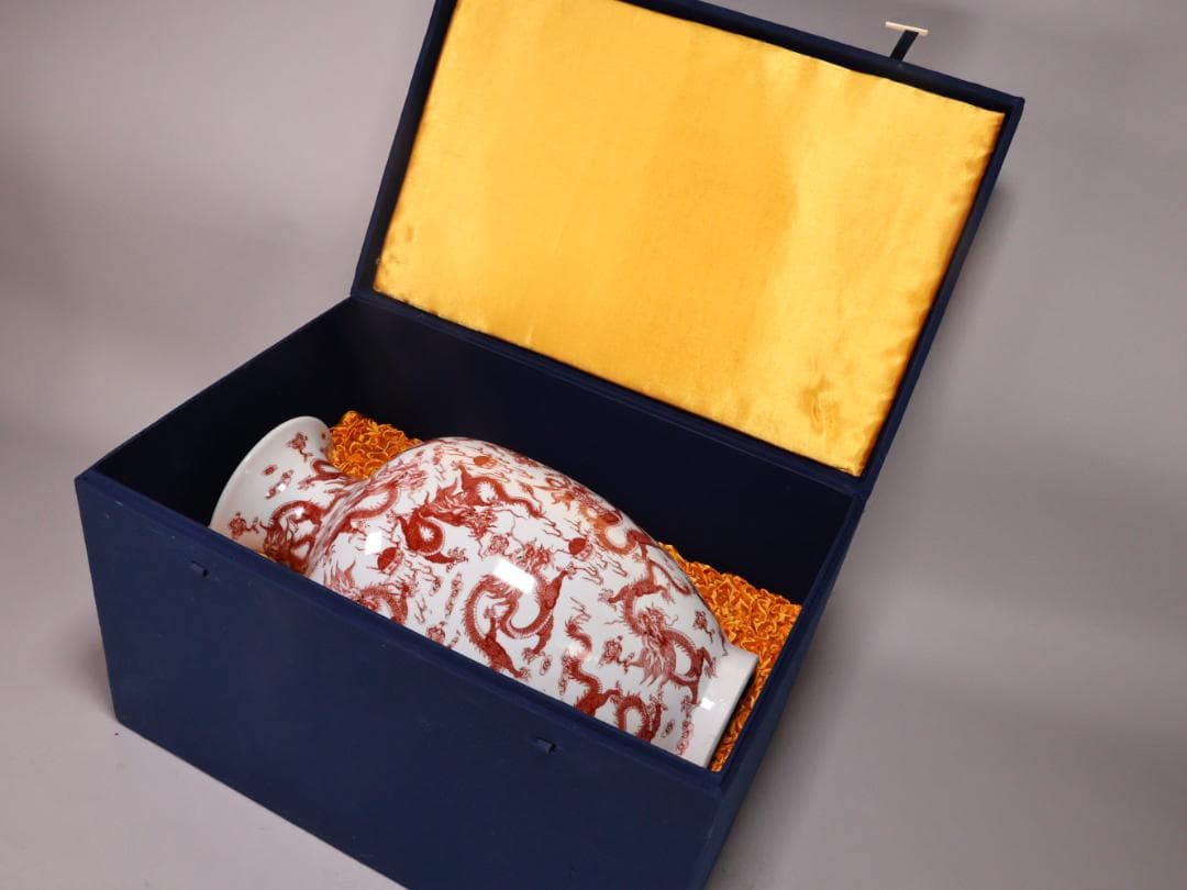 BK217 中国古玩 大清乾隆年製 銘 紅釉郡龍文様 花瓶 飾壷 壺 高40