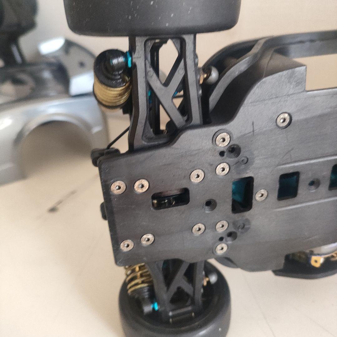 タミヤTA07シャーシ、モーター、ライキリボディ付き