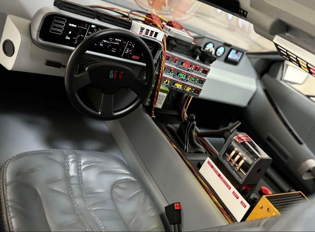 1/6ホットトイズ バックトゥザフューチャー パート2 デロリアンタイムマシーン