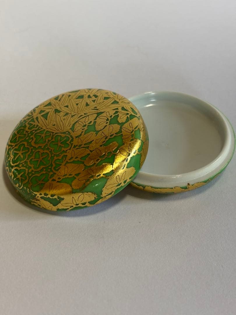 重要無形文化財小野珀子作緑釉金襴手松竹梅文香合最上位作 未使用 検